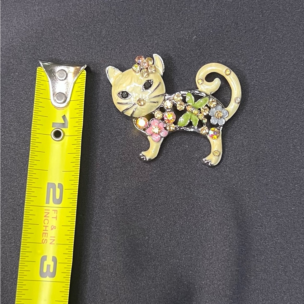 Vintage Rhinestone Enamel Cat Brooch / Pin with Floral Gemstone Accents - Picture 5 of 5